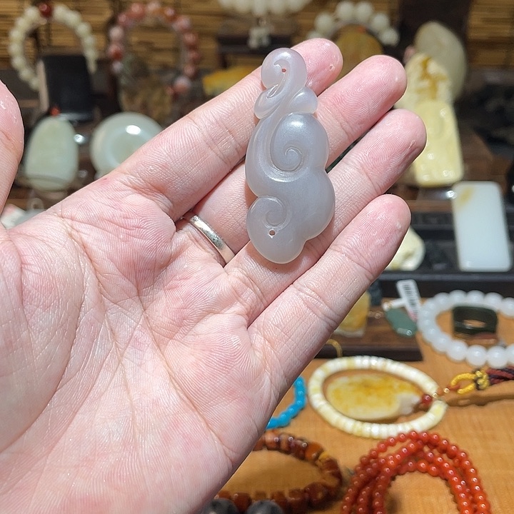 颈饰未镶嵌和田玉吊坠