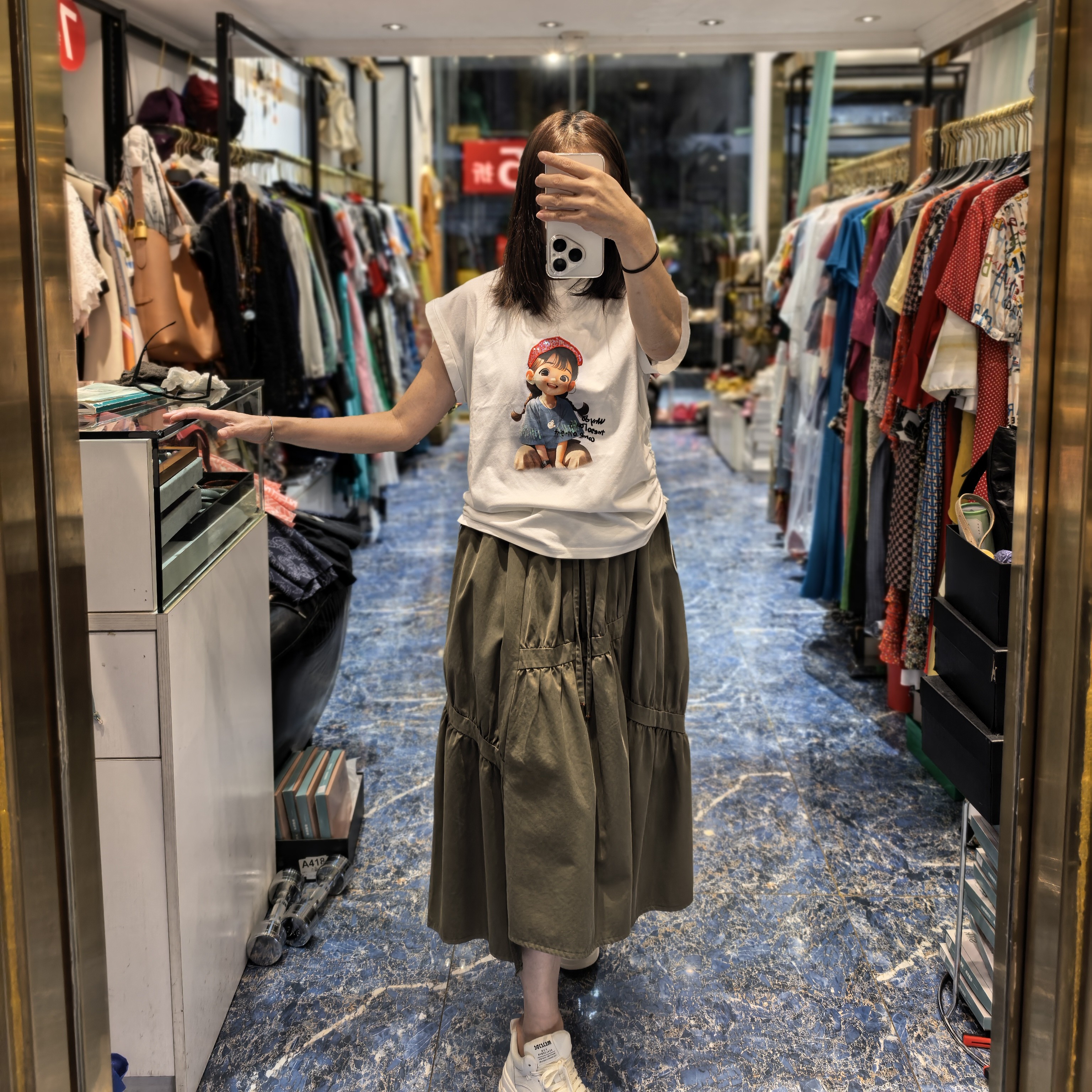 棉质T恤百搭，日韩订货单，重工刺绣钉珠硬碳工艺。