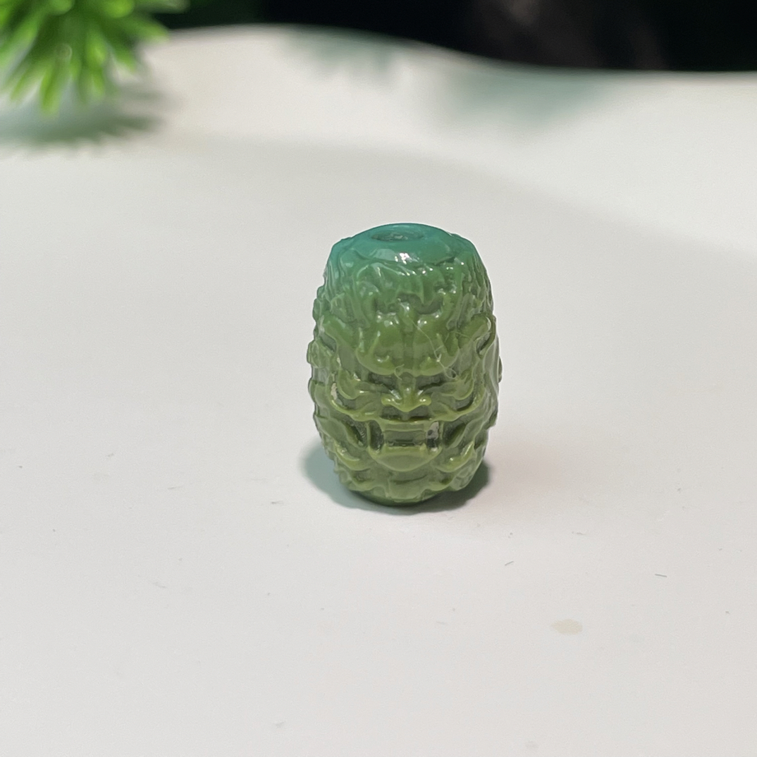 湖北天然原矿绿松石高瓷菜籽绿雕刻龙桶珠13.1*9.1mm