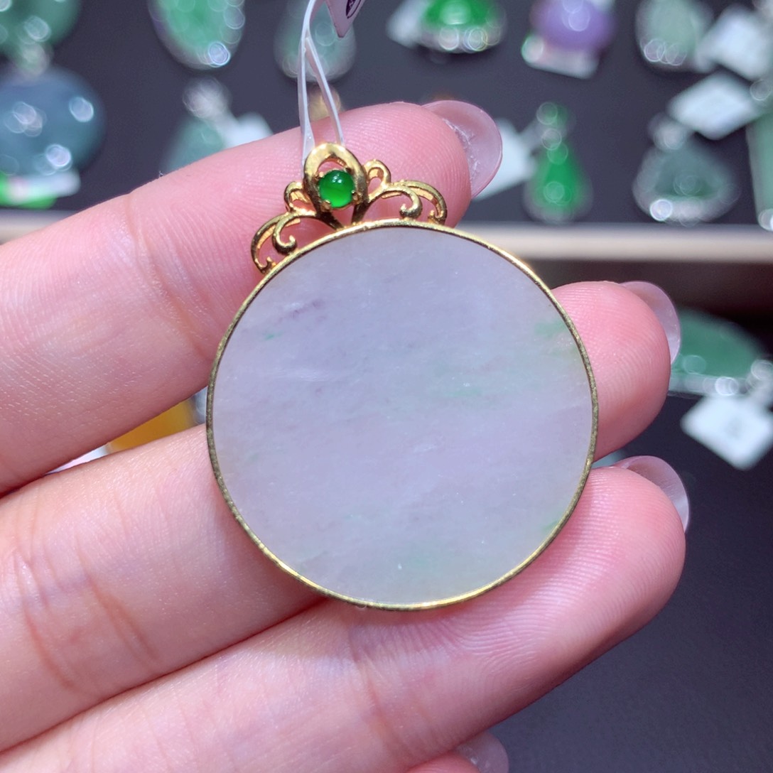 翡翠18K金镶嵌颈饰翡翠