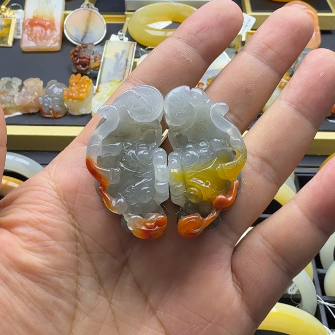 石英质玉（黄龙玉）未镶嵌颈饰