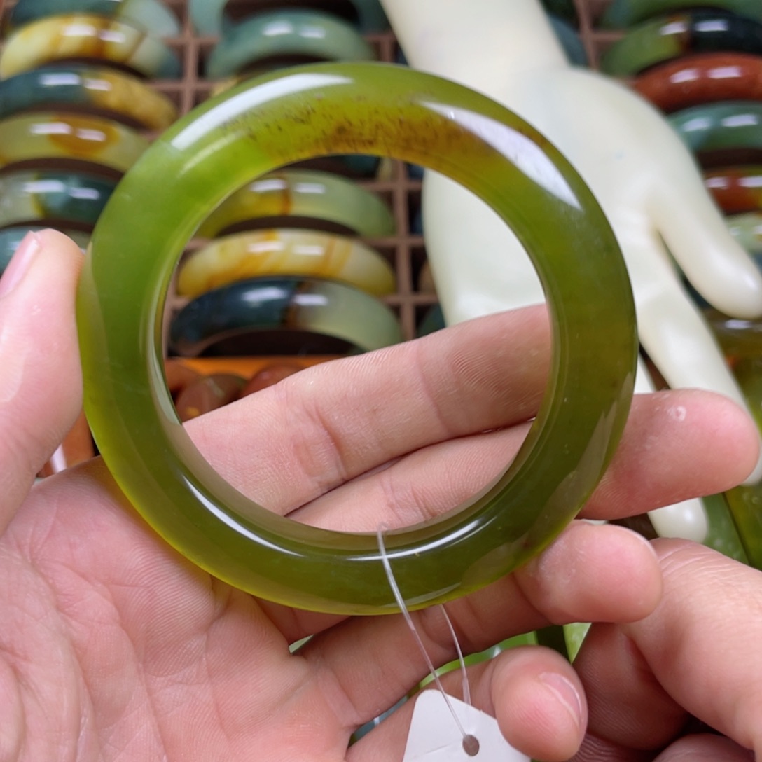 蛇纹石玉未镶嵌手镯