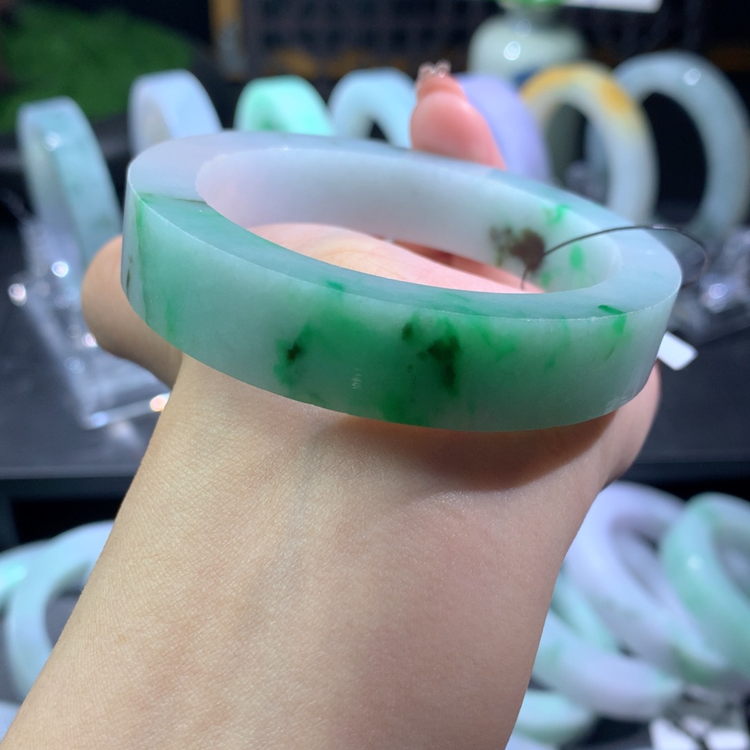 定制翡翠A货翡翠手镯毛坯白底青飘花未镶嵌