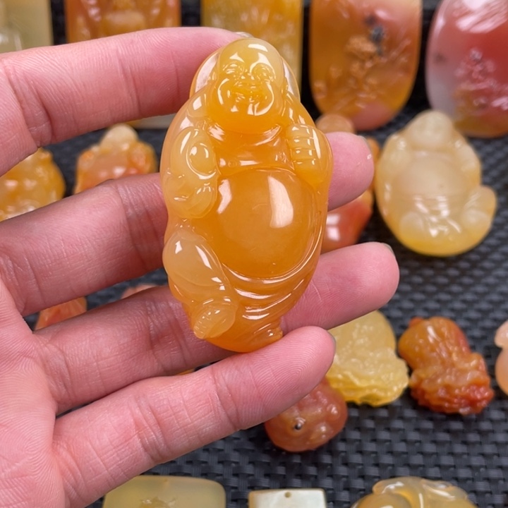 石英质玉（黄龙玉）未镶嵌颈饰