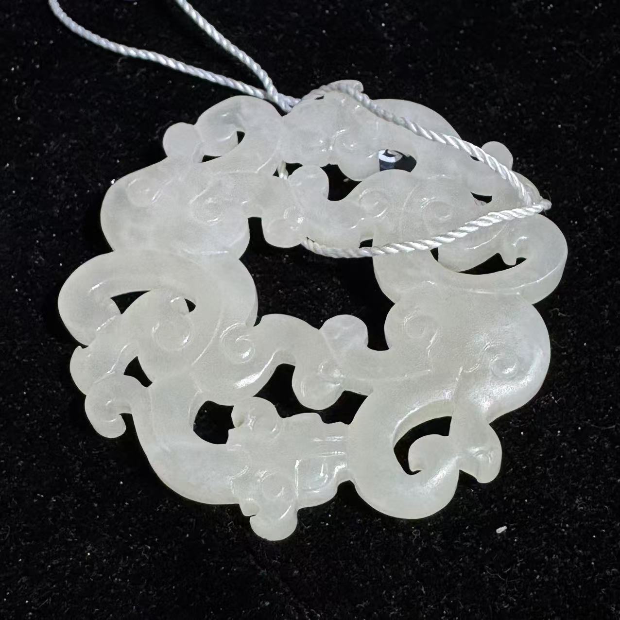 0115晚018和田玉螭龙佩