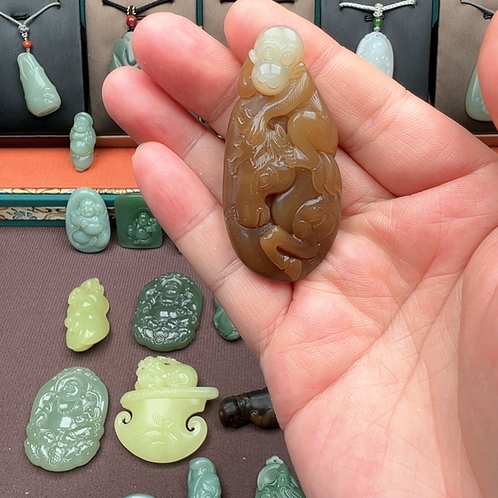 和田玉颈饰未镶嵌