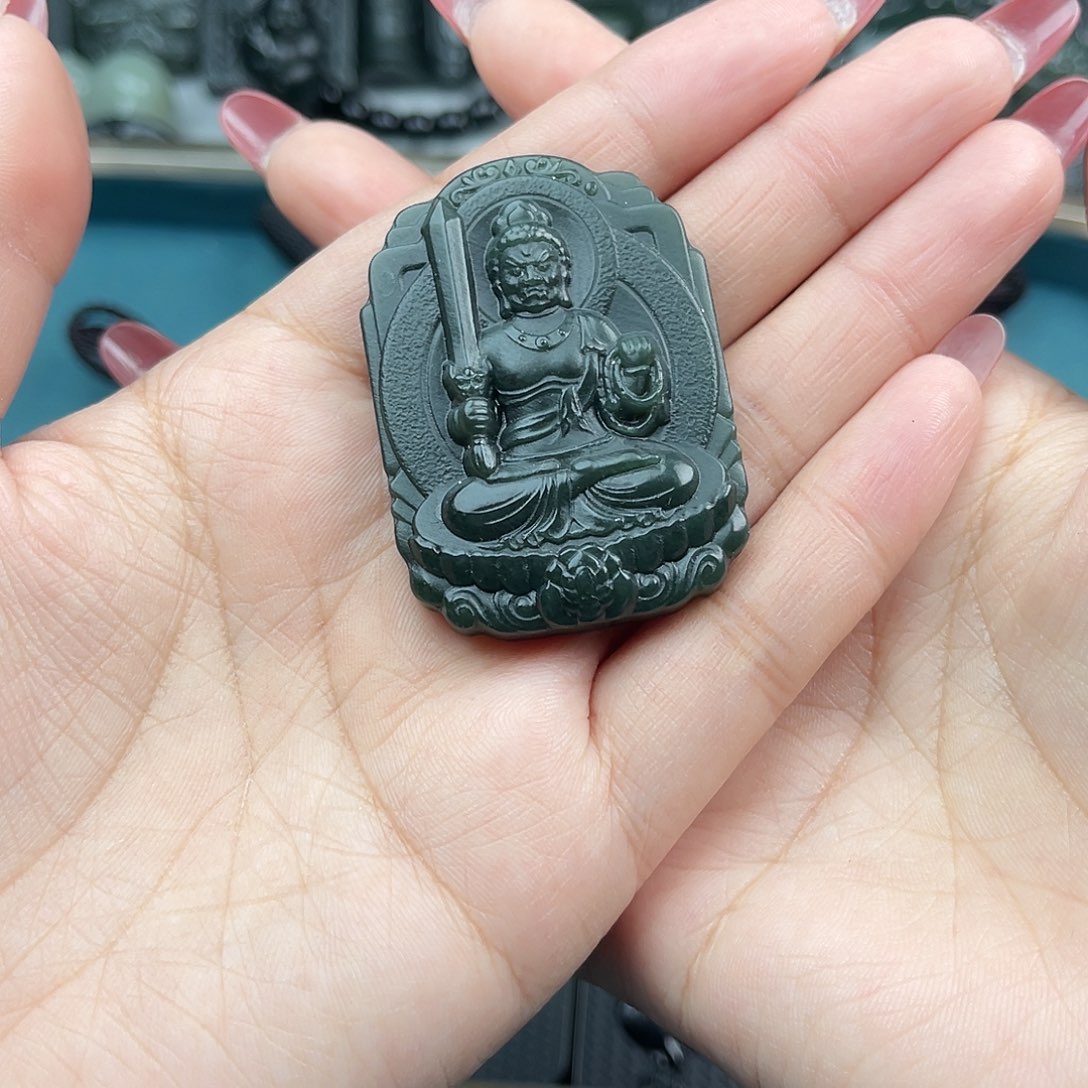 和田玉颈饰未镶嵌孤**立