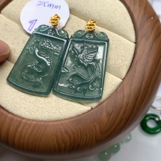 翡翠颈饰未镶嵌翡翠