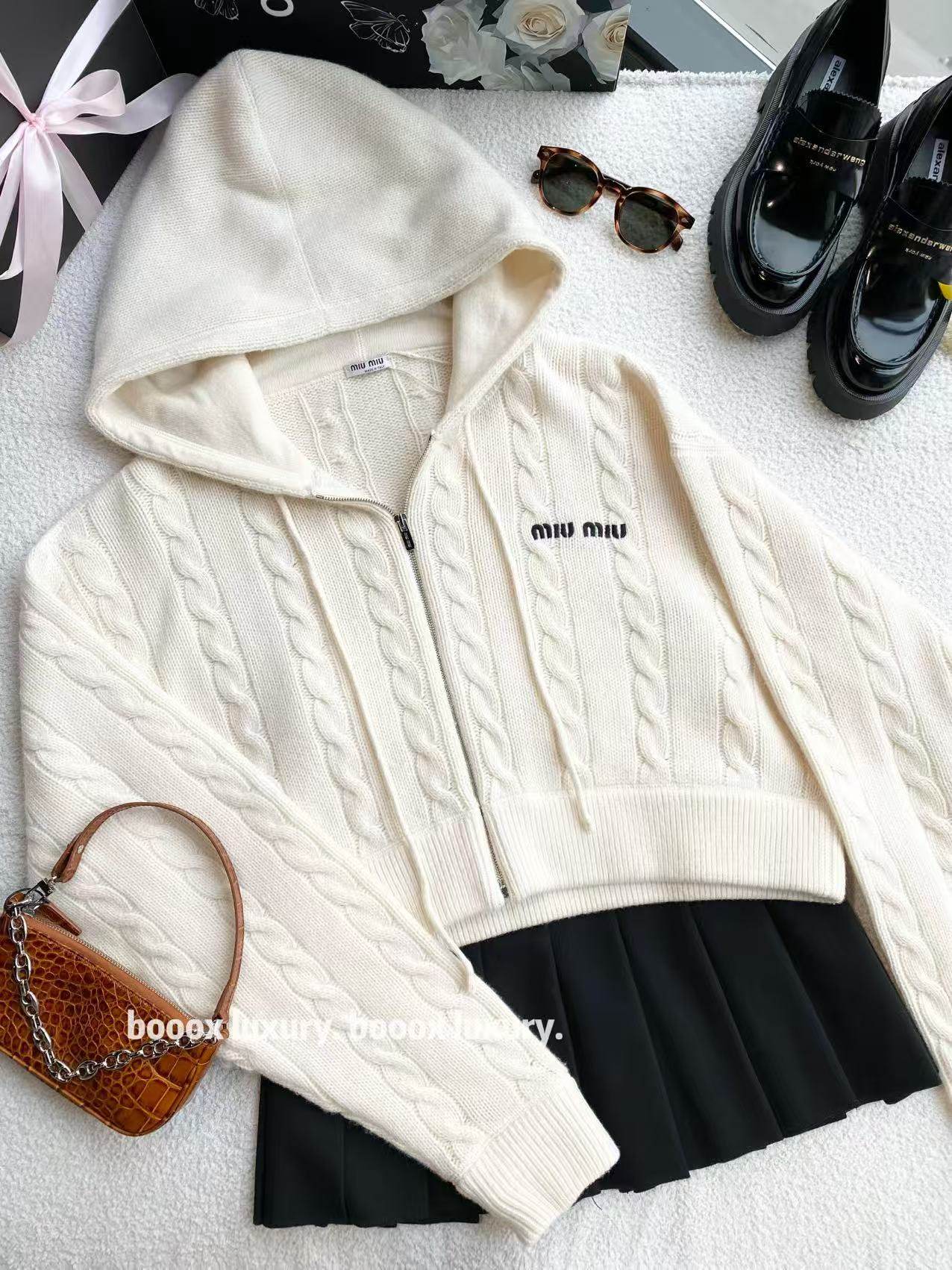 99新 MIU MIU/缪缪 kk0023 棉羊毛 白色logo拉链外套 38码 