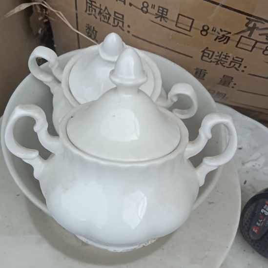 瓷片陶瓷盤子碗啥都有