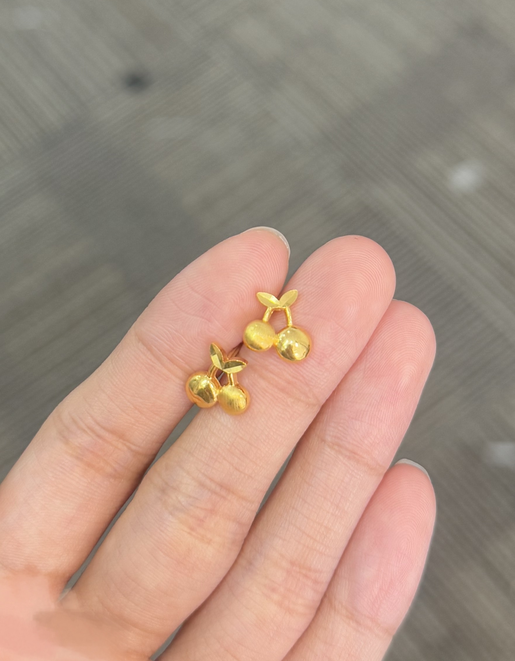  足金999 拉丝光面樱桃耳钉