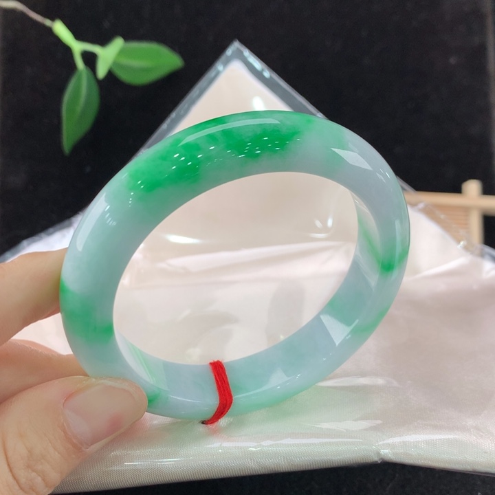 翡翠手镯未镶嵌111/0128