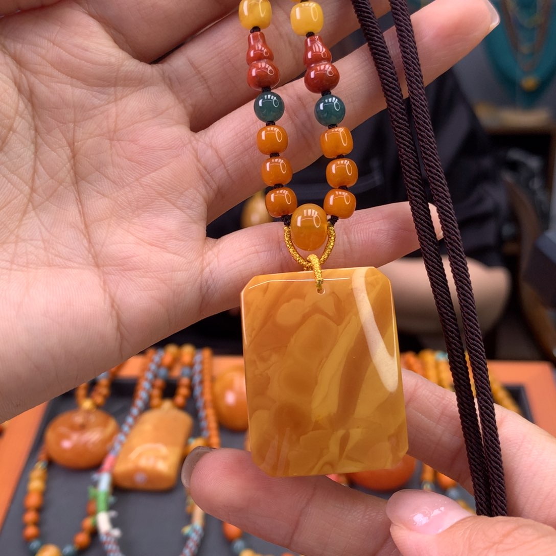 未镶嵌颈饰蜜蜡天然