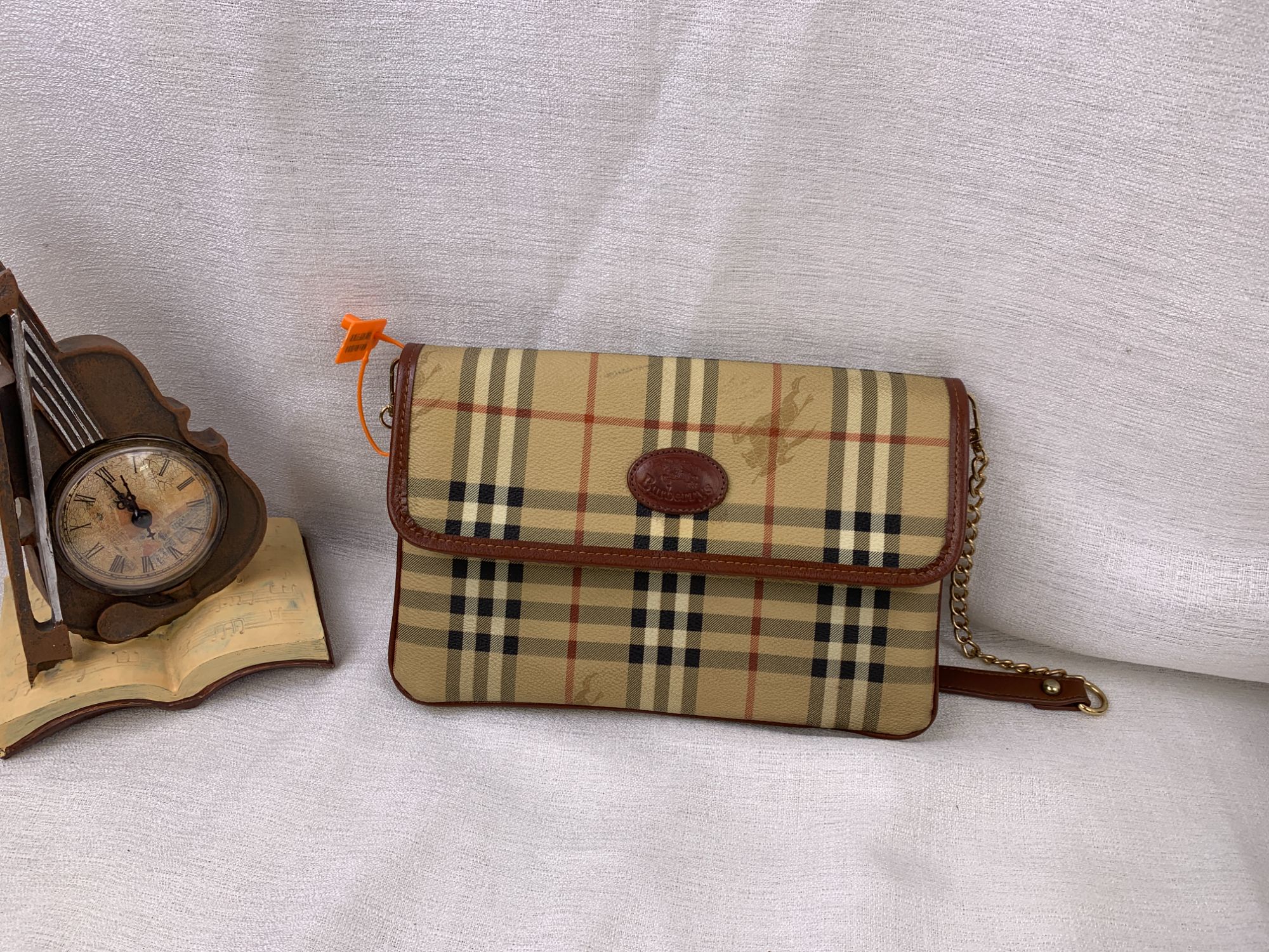 修复品BURBERRY/巴宝莉战马格纹邮差包/AR11306555/6555