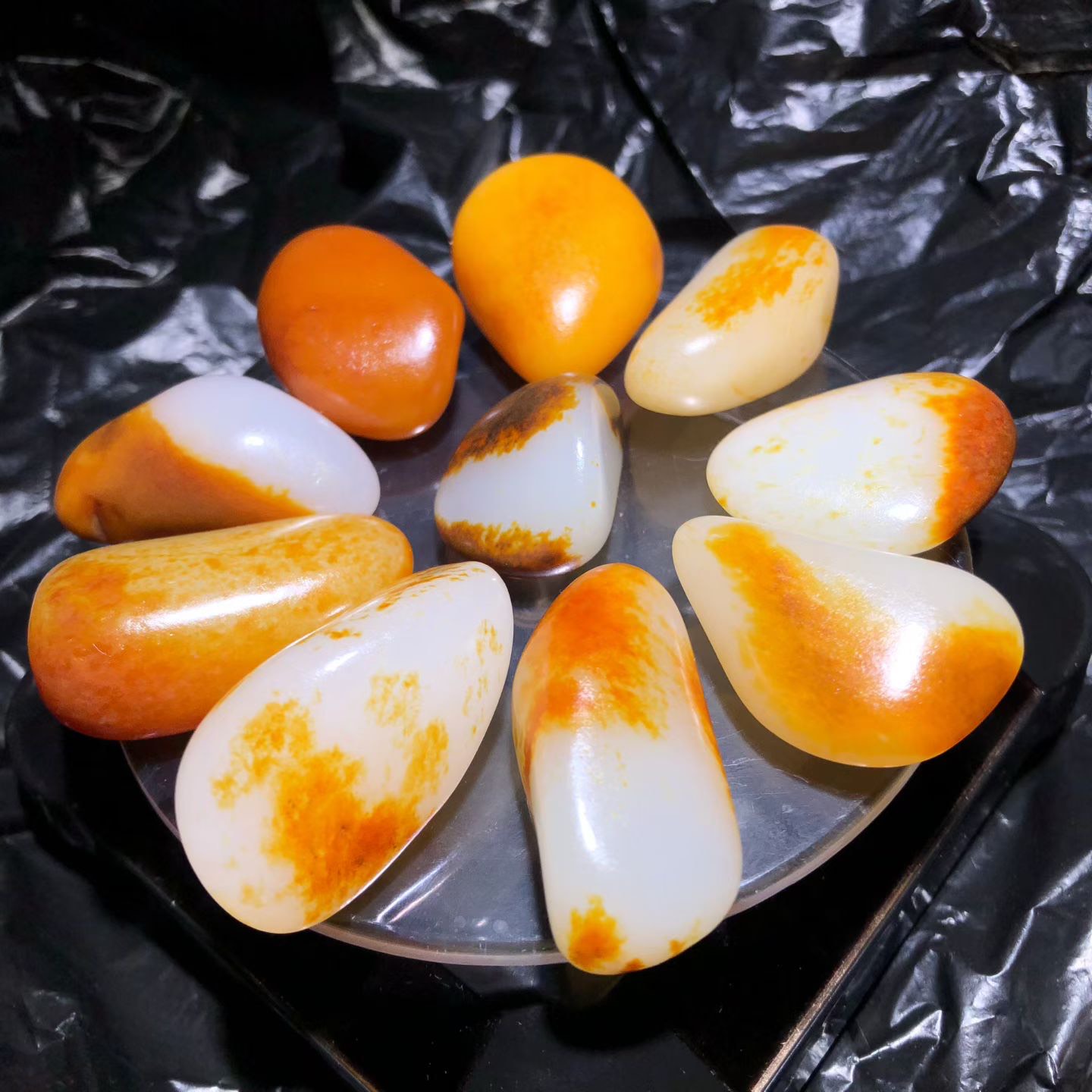 新疆和田玉洒金皮原石手把件