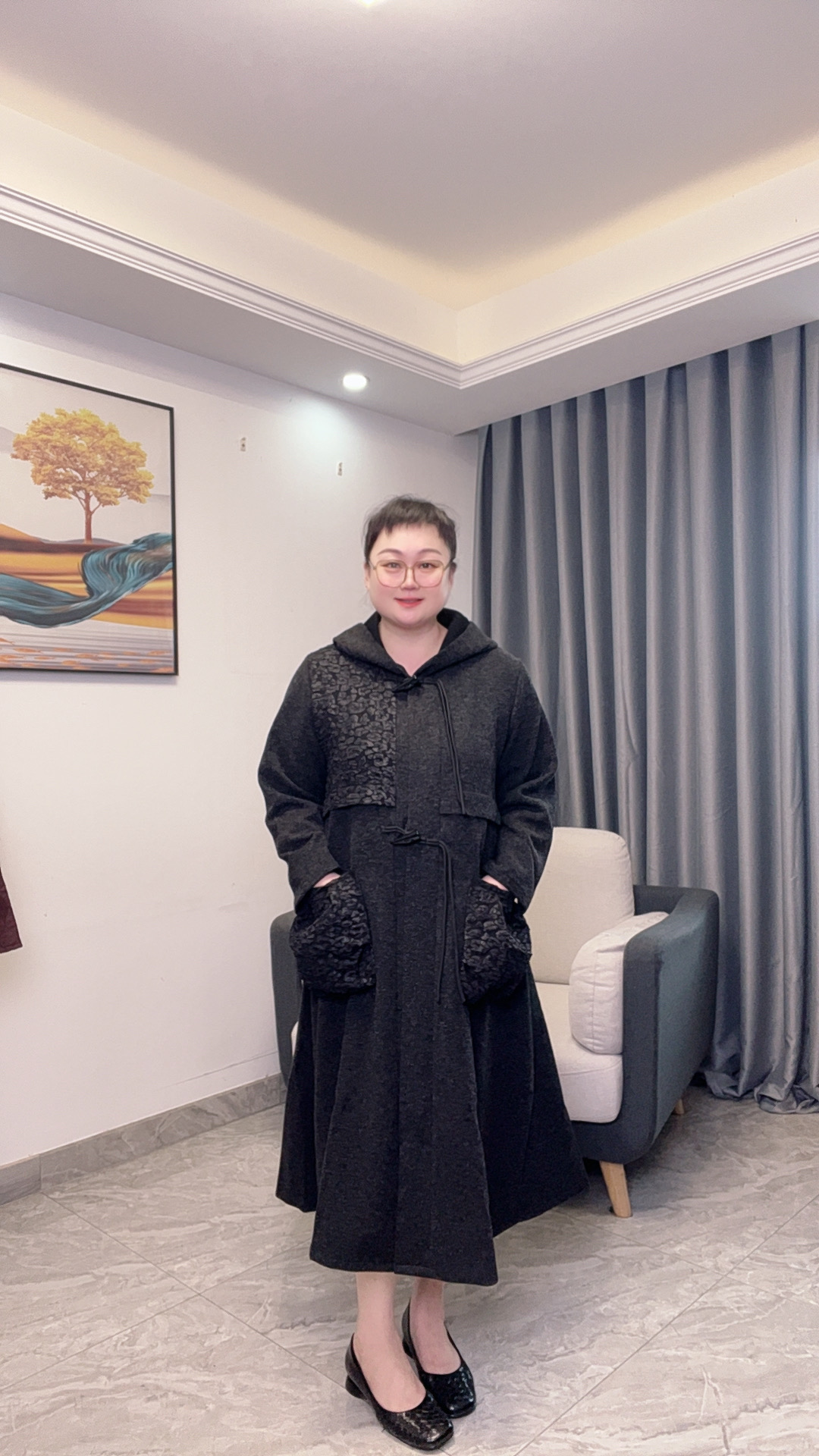 时尚大码妈妈装纯色经典廓版宽松版型设计款连帽风衣外套