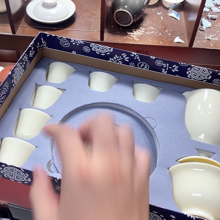 孤品茶具套装等。      