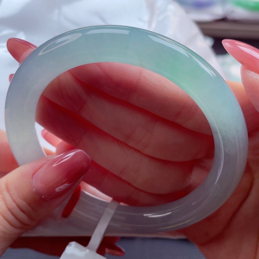 翡翠手镯未镶嵌5556圈9945