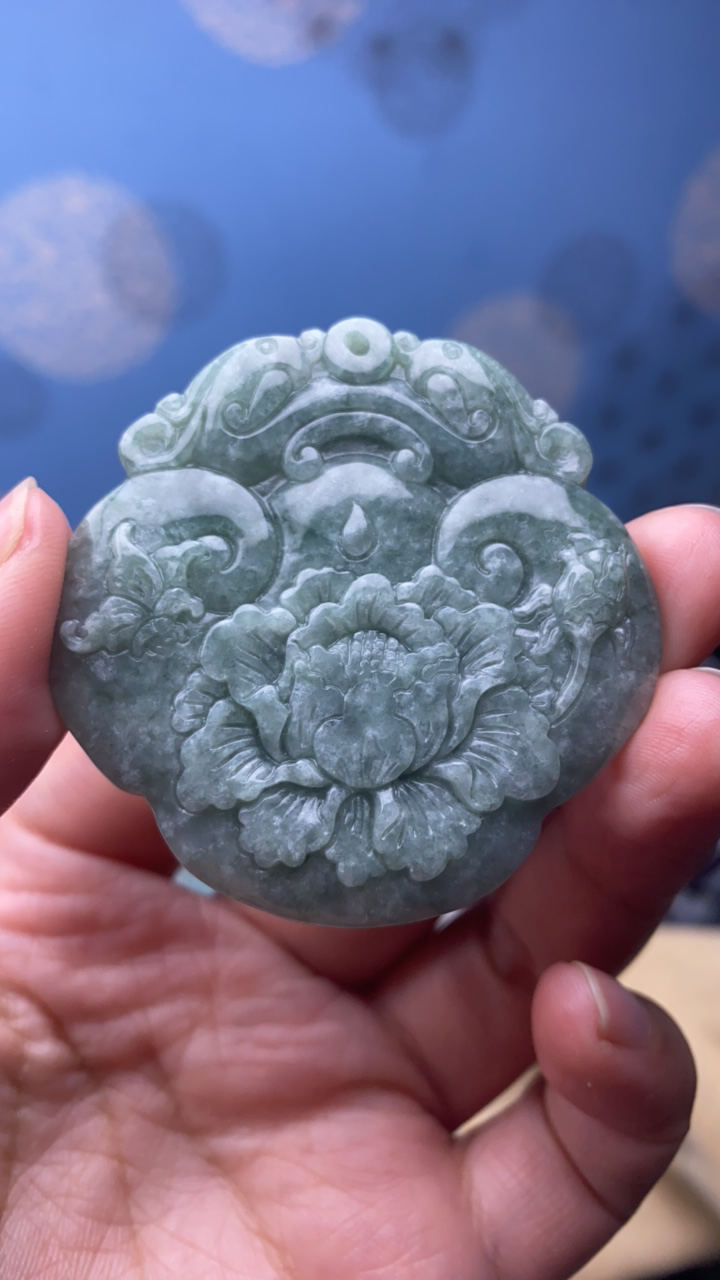 天然翡翠牡丹花吊坠