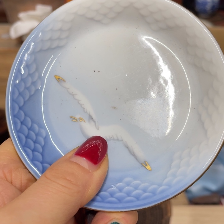 大***虫瓷中古工艺品摆件