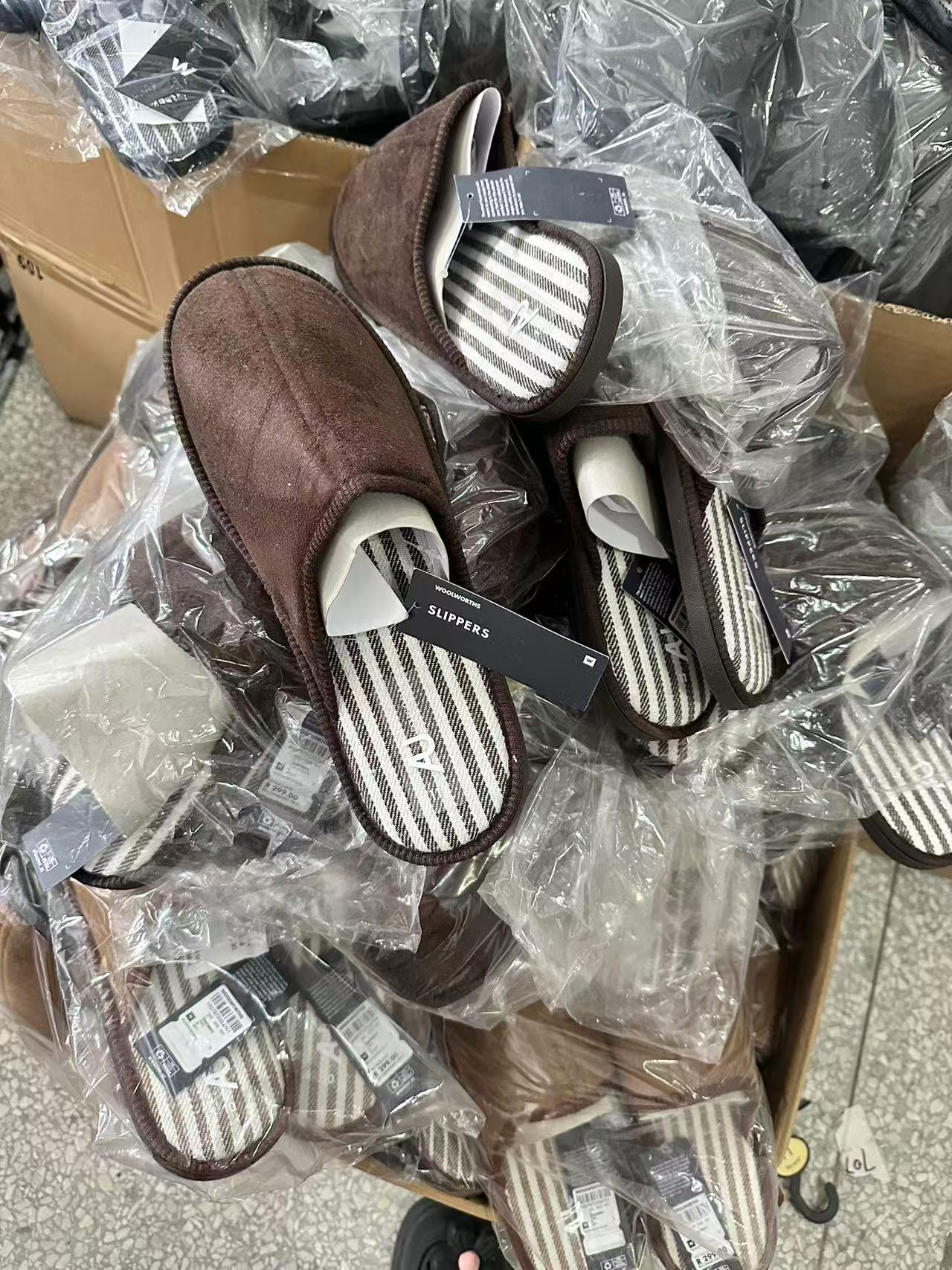 《兵哥外贸》3楼棕色系麂皮拖鞋 发一双