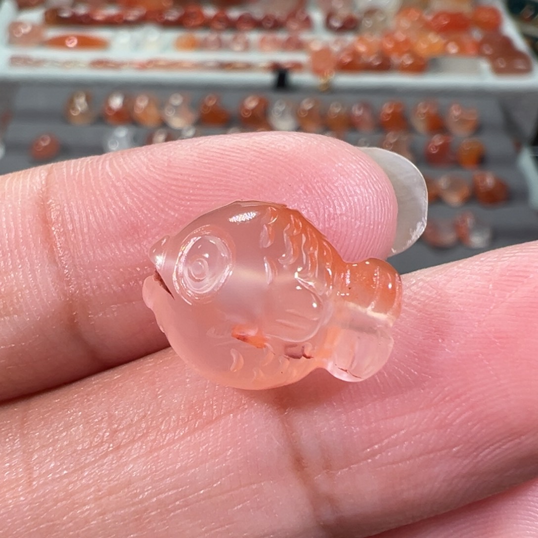 南红玛瑙川料未镶嵌嘟嘟鱼