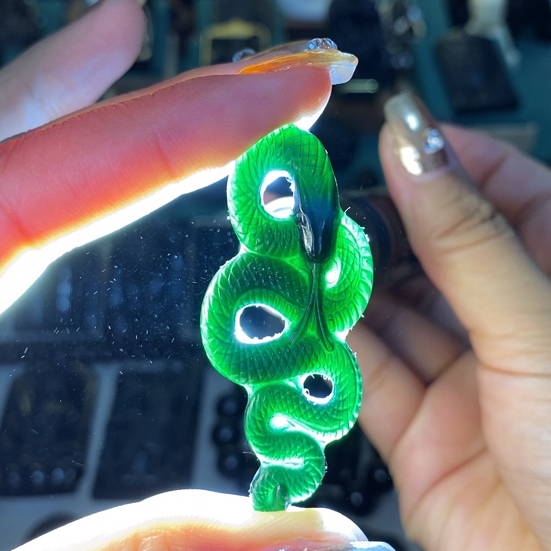 蛇纹石玉颈饰未镶嵌