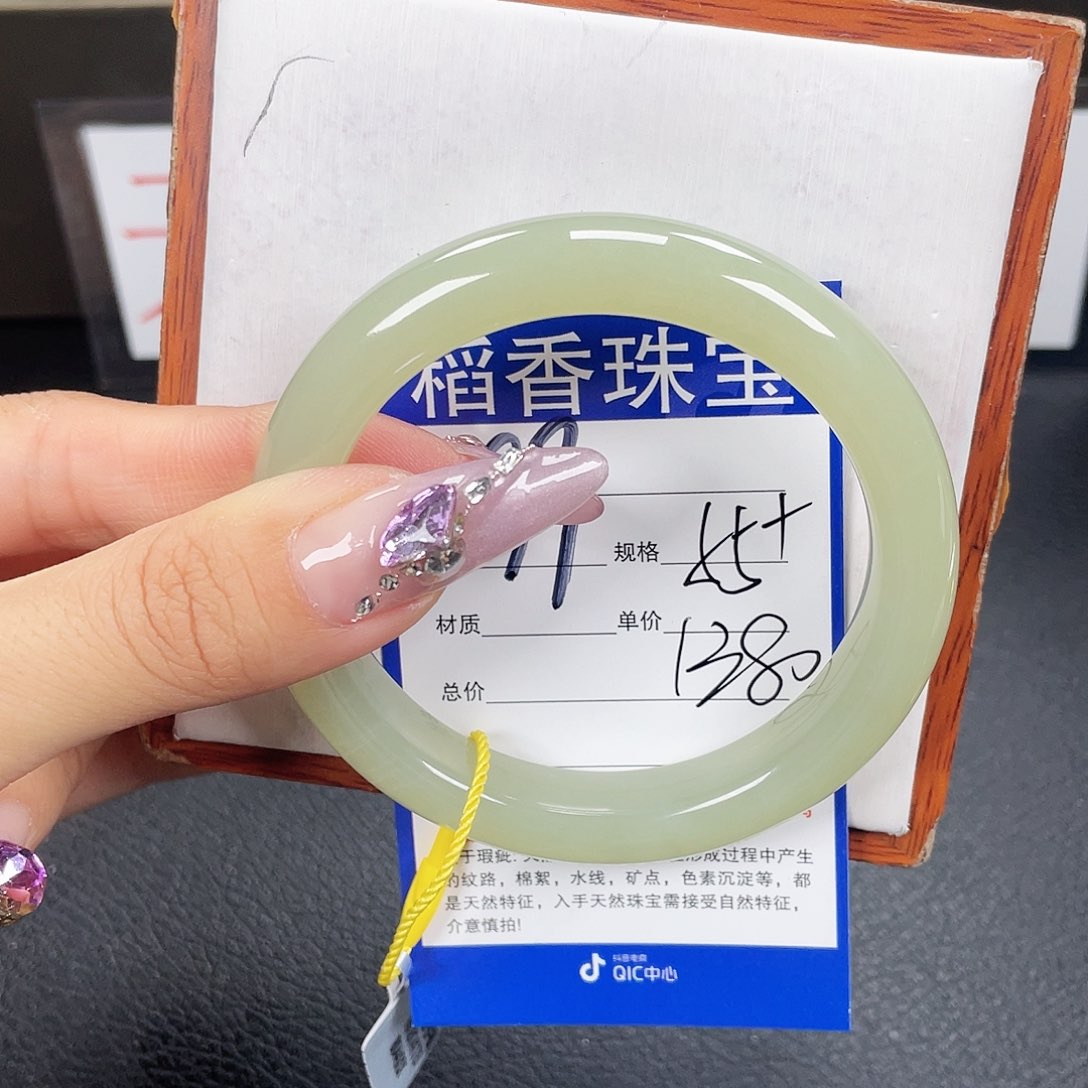 和田玉手镯未镶嵌