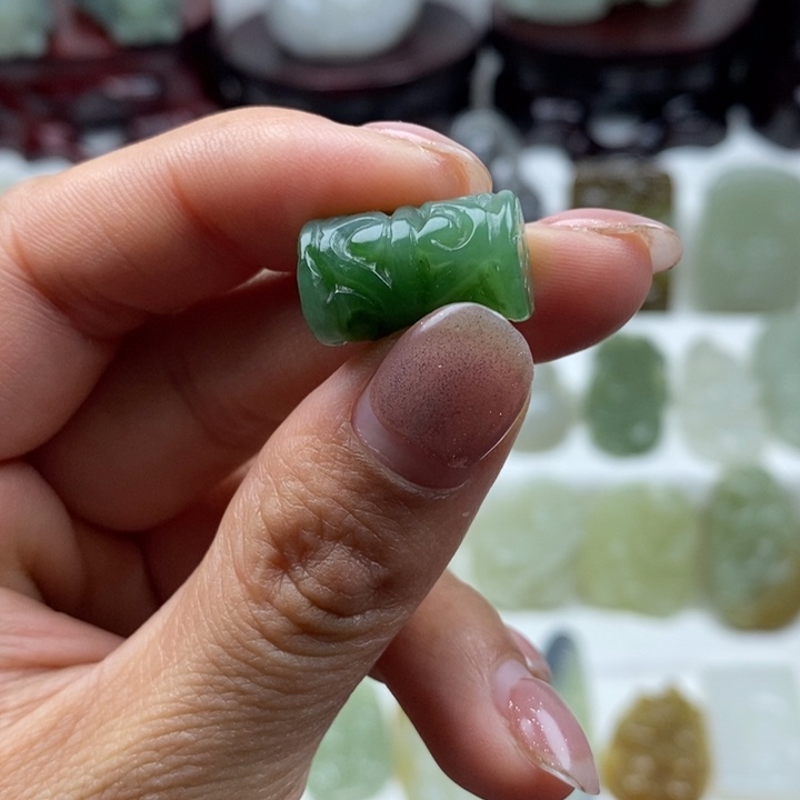 和田玉未镶嵌颈饰10