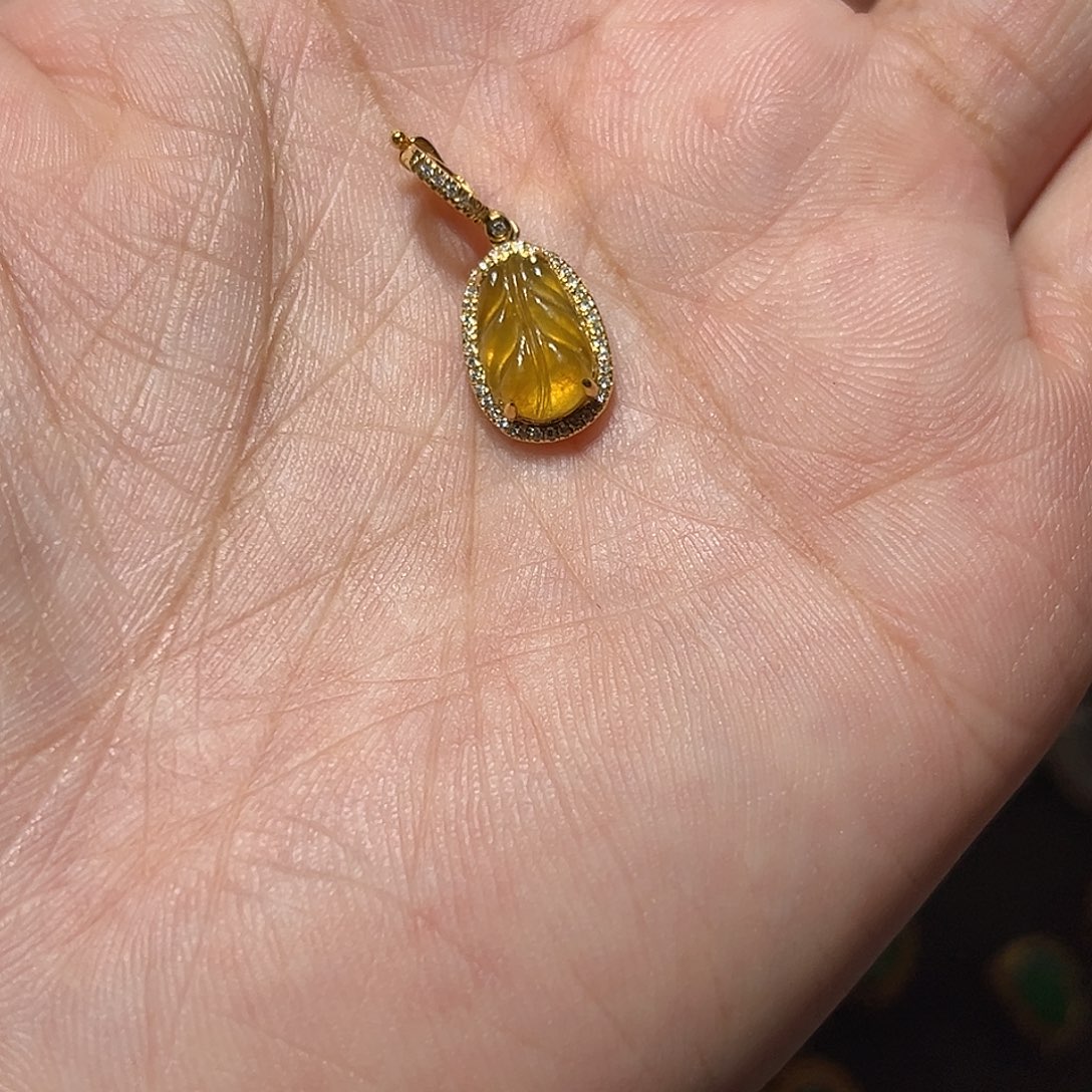 甘***杺翡翠18K金镶嵌颈饰