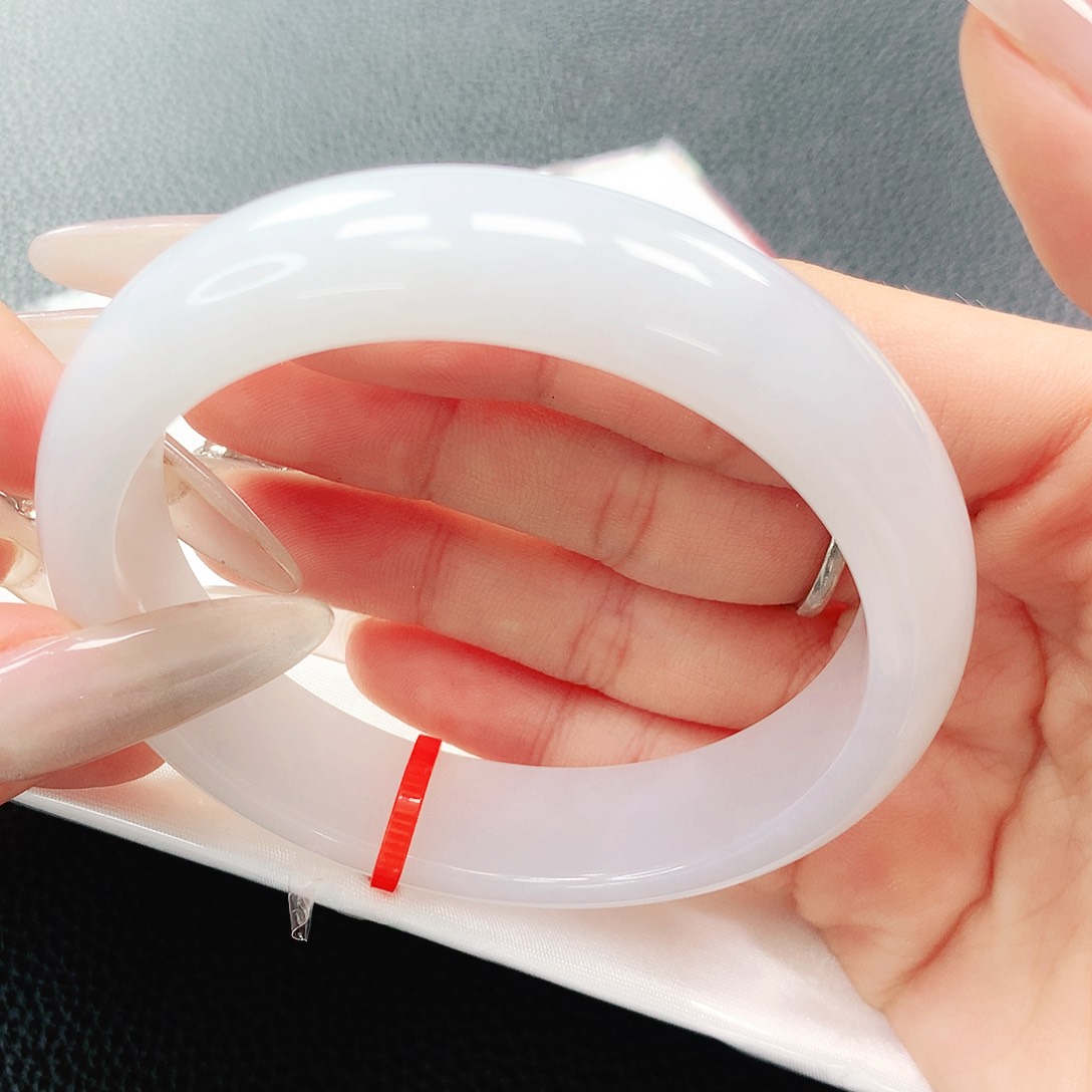 翡翠手镯未镶嵌57圈