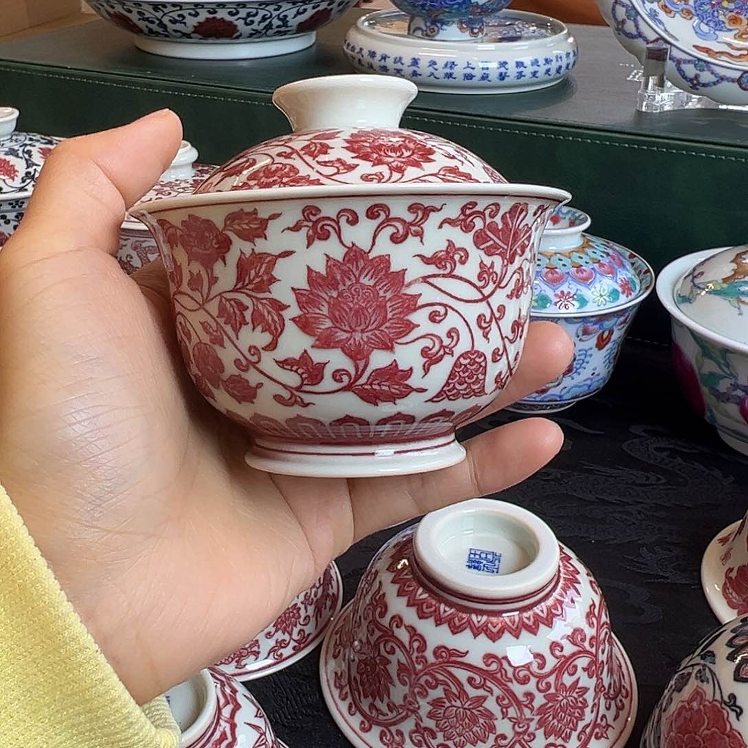 H正绎堂全红缠枝莲盖碗