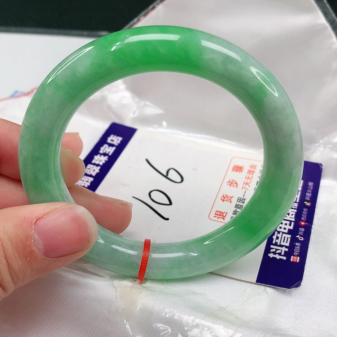 翡翠手镯未镶嵌翡翠