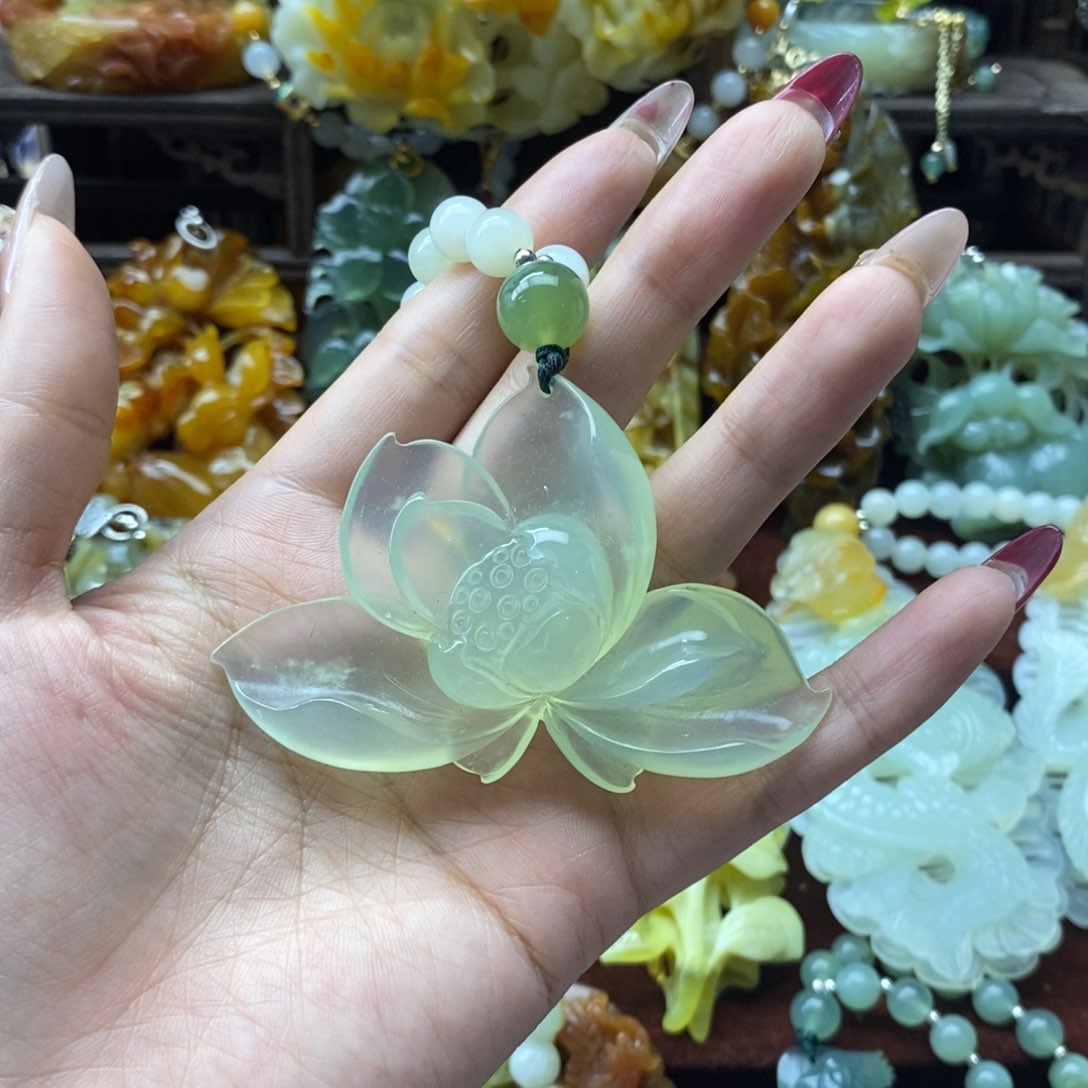 蛇纹石玉颈饰未镶嵌