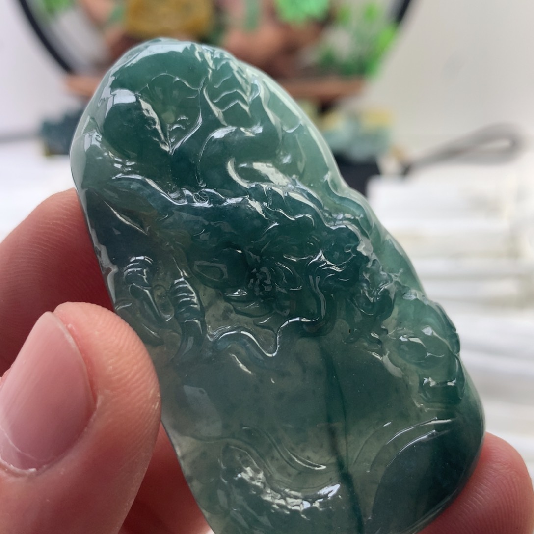 颈饰未镶嵌翡翠龙牌