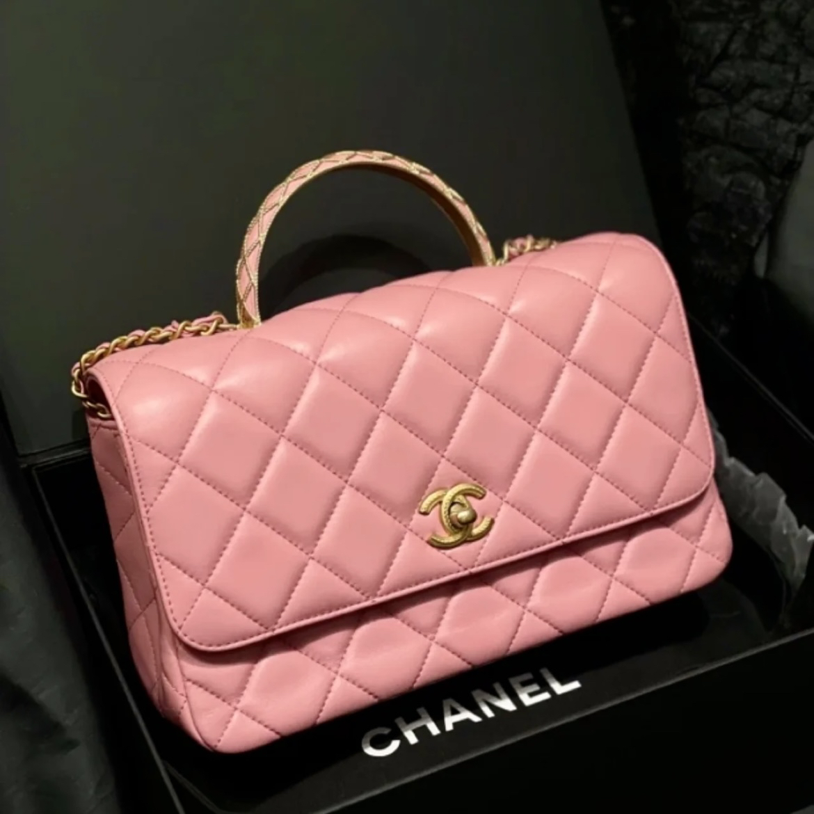 99新 Chanel/香奈儿 多多奢品/香奈儿23a浮雕手柄斜挎包/闲置成色