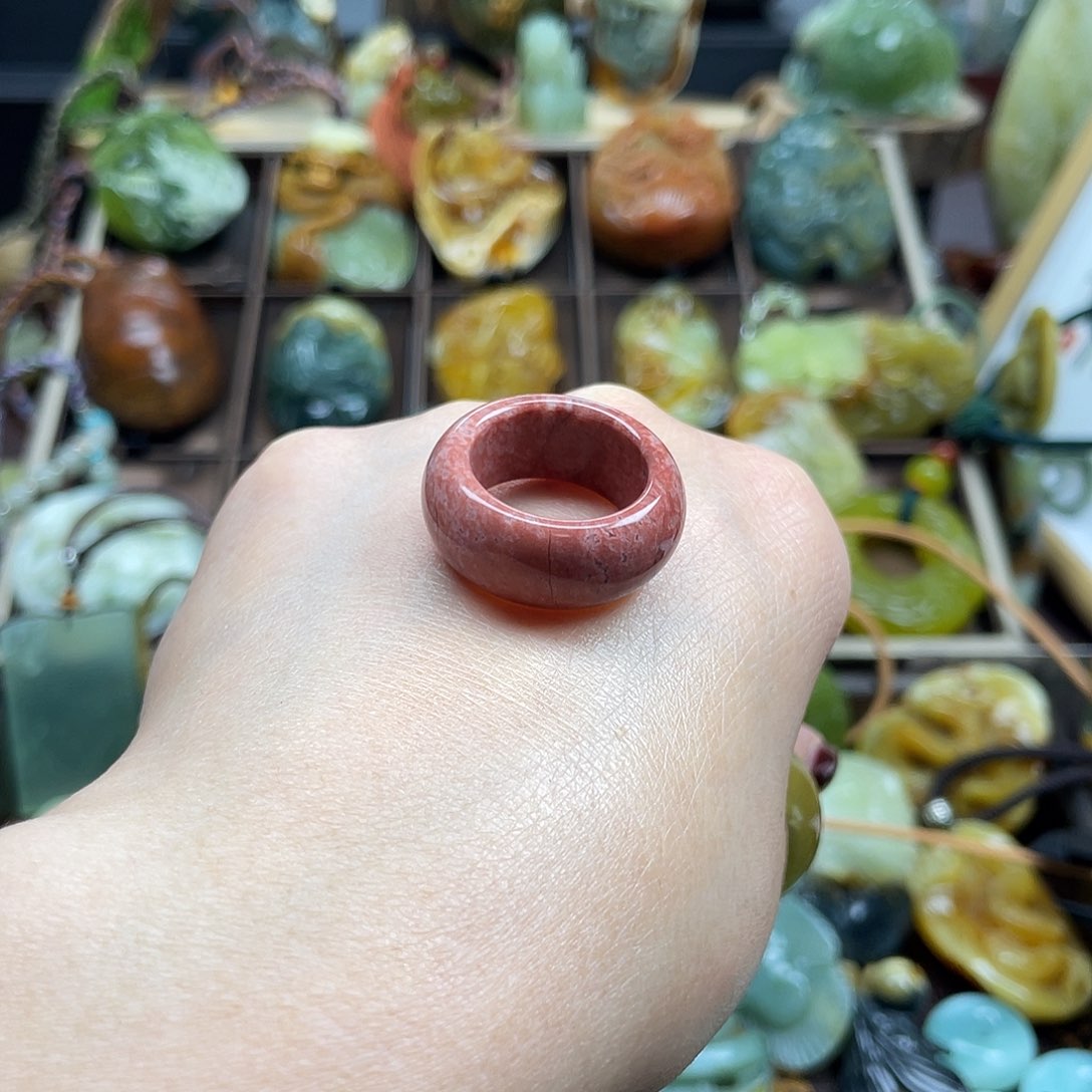 蛇纹石玉颈饰未镶嵌阳****姐辽阳红戒指