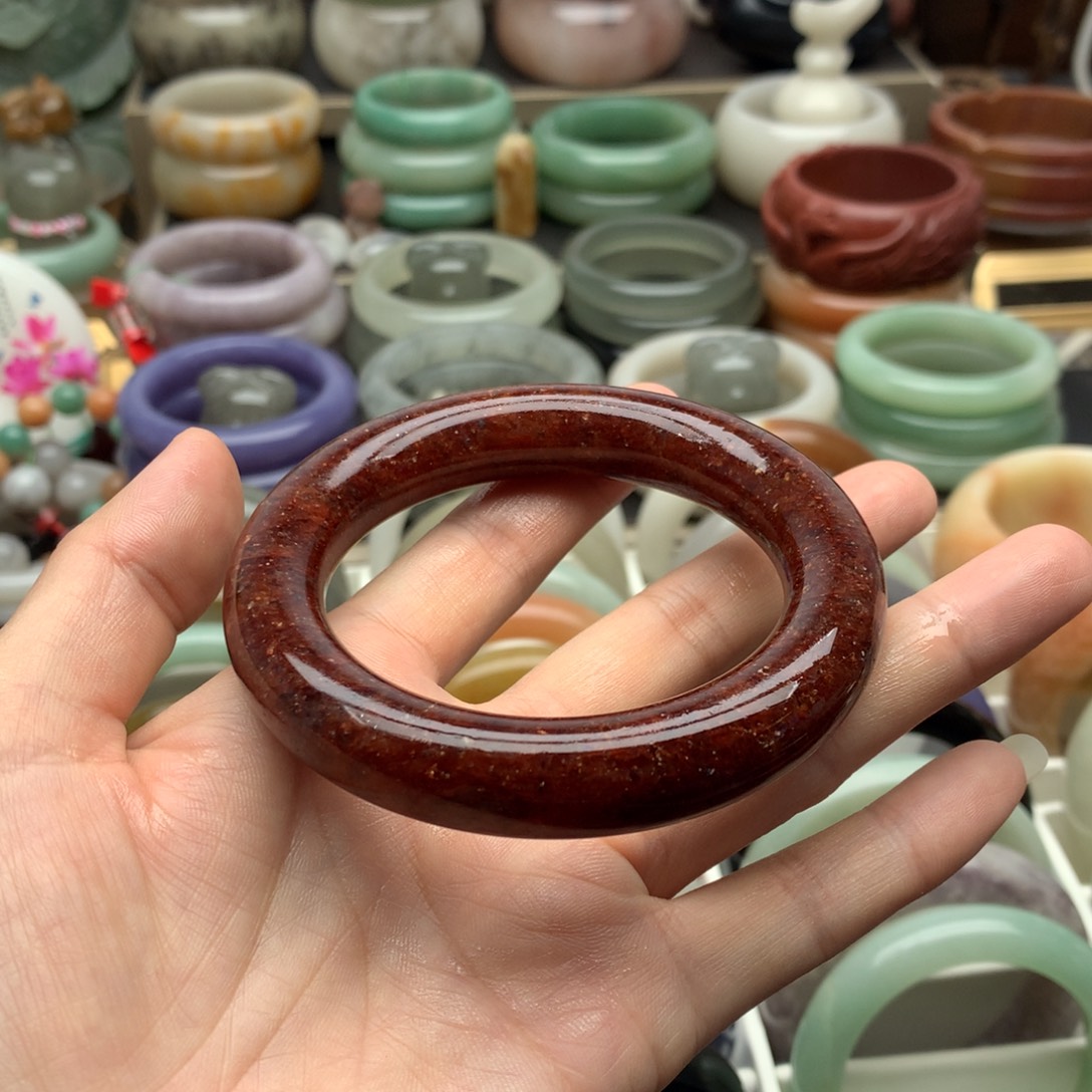 兜***米石英质玉（佘太翠）手镯未镶嵌