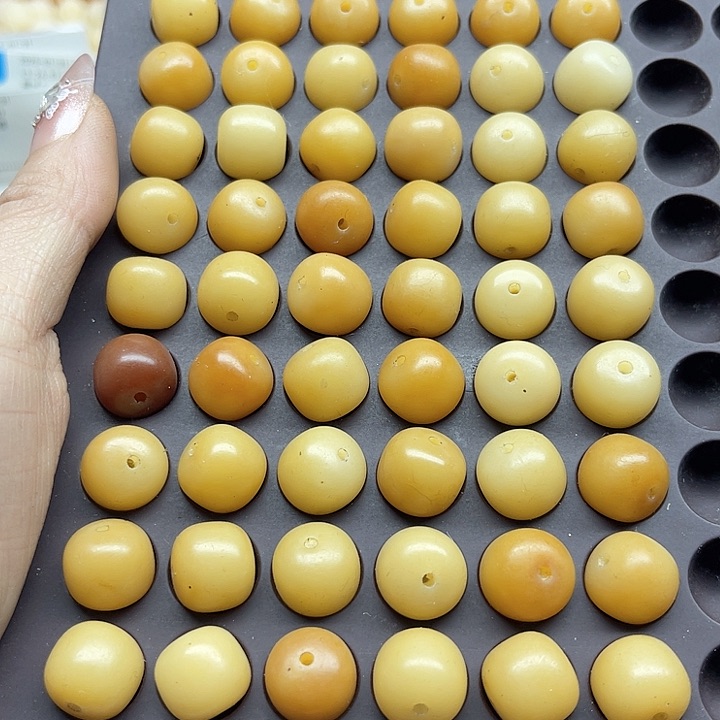 白玉菩提吊坠微瑕13风化桶30卡灯牌宠30