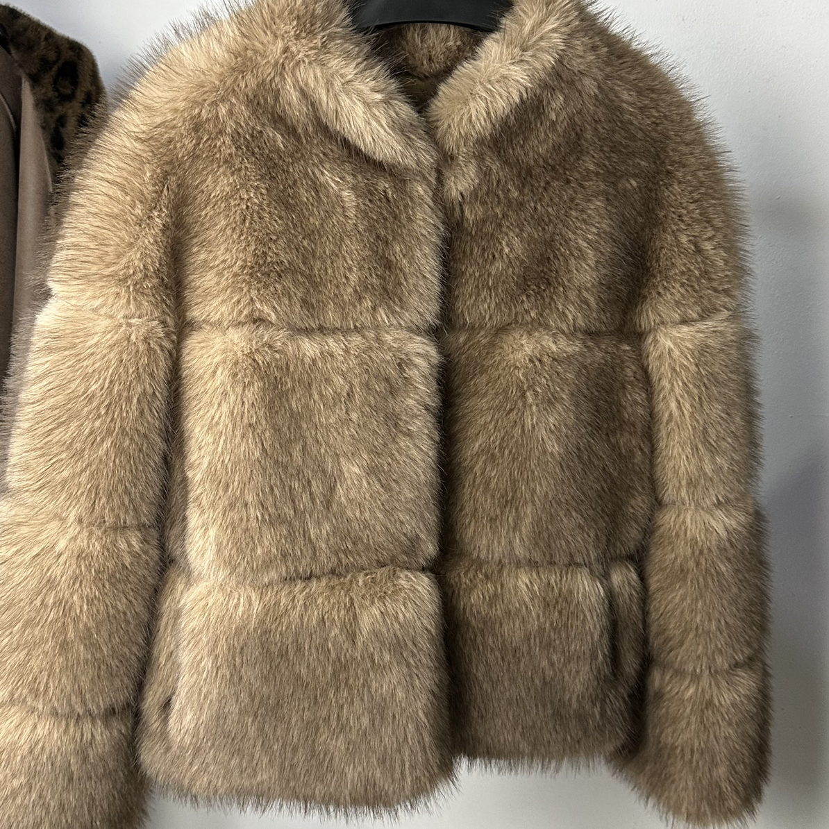 人造皮草 仿狐狸毛皮草外套女短款 2024冬季新款显瘦毛毛大衣