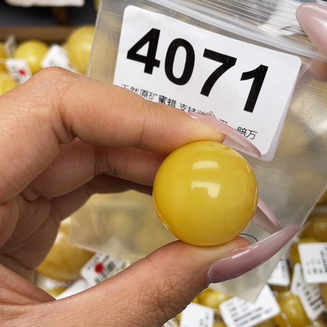 橘***子蜜蜡未镶嵌珠宝奇石25.3冰片