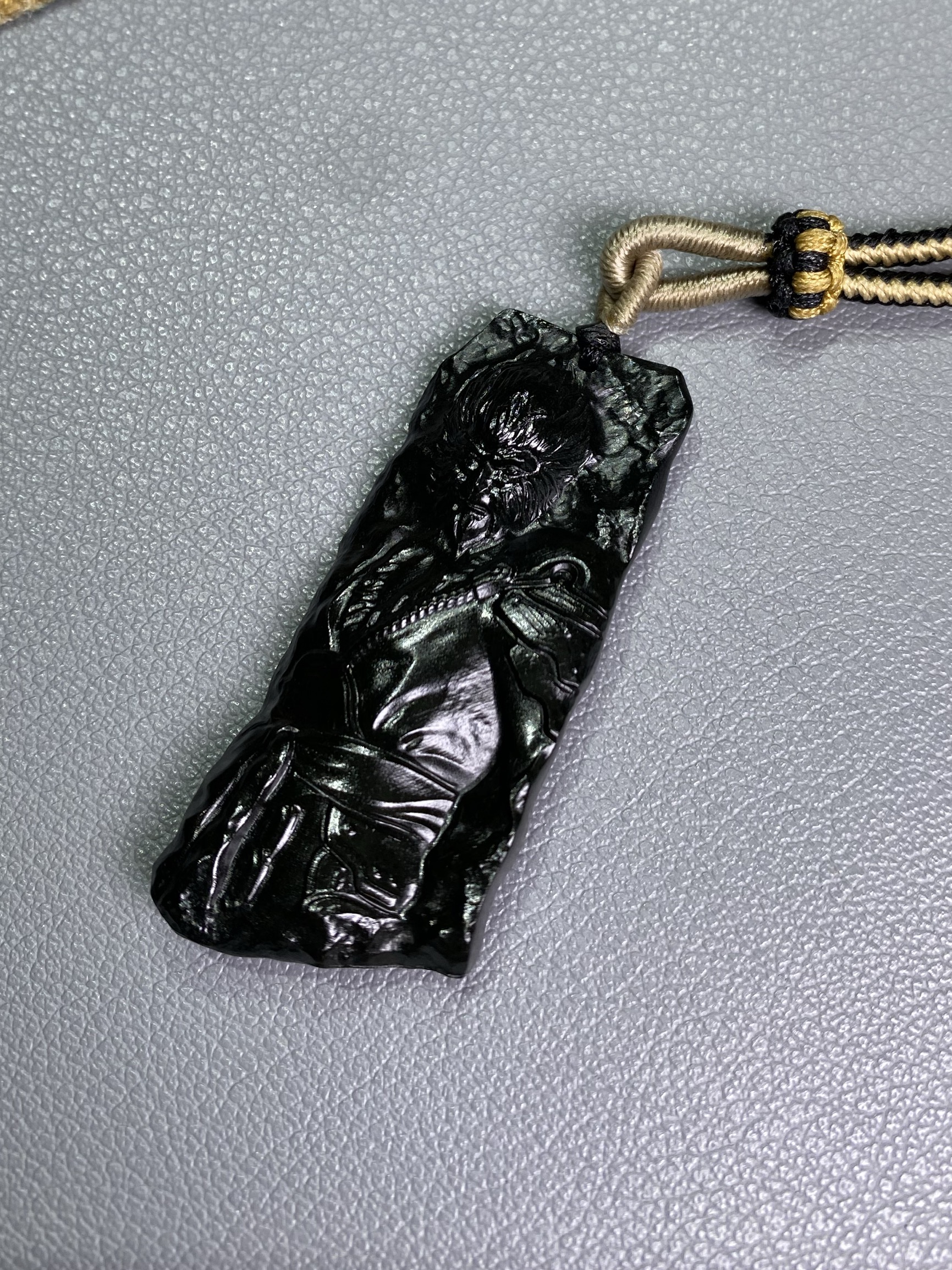新疆和田玉戈壁黑青悟空牌