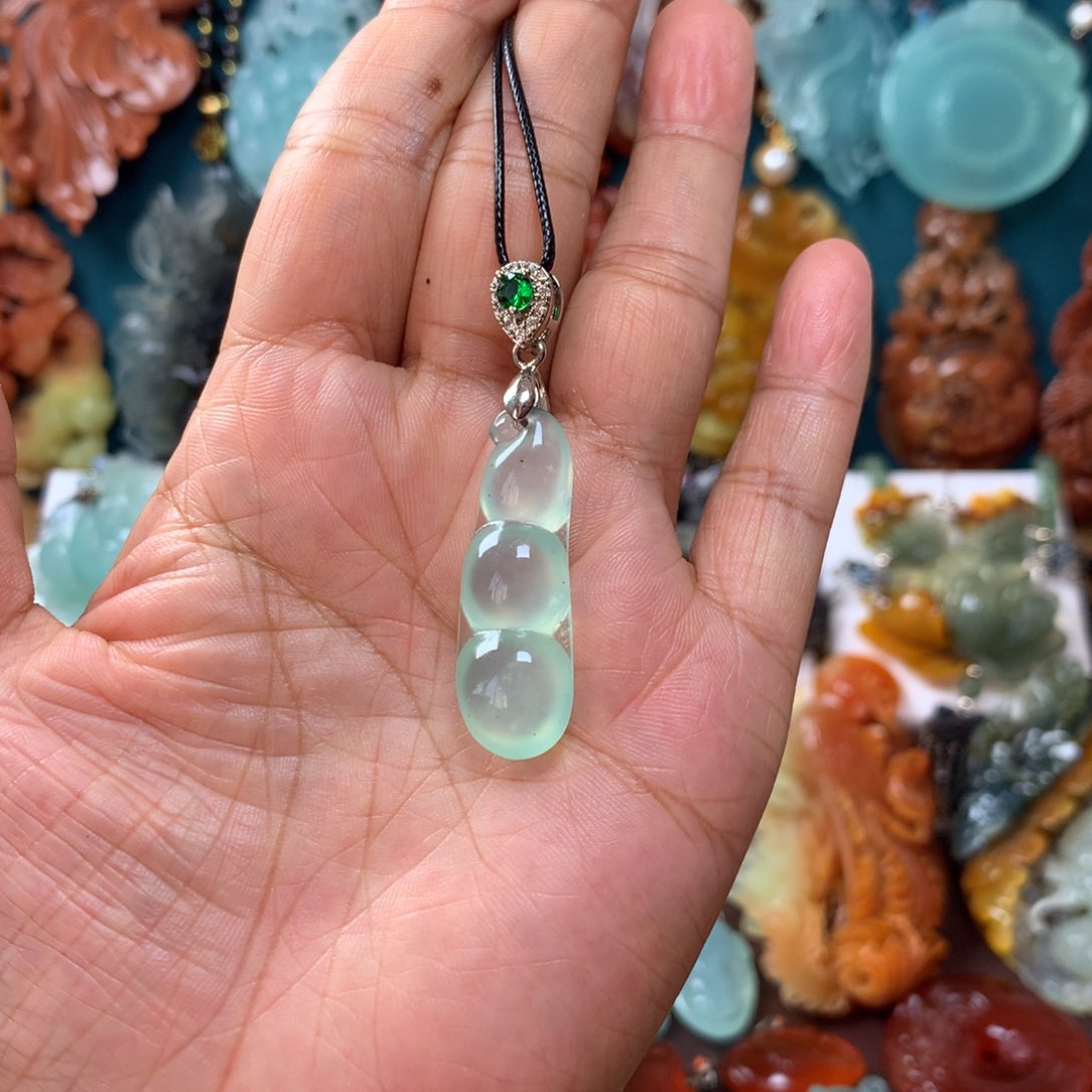 蛇纹石玉挂坠未镶嵌