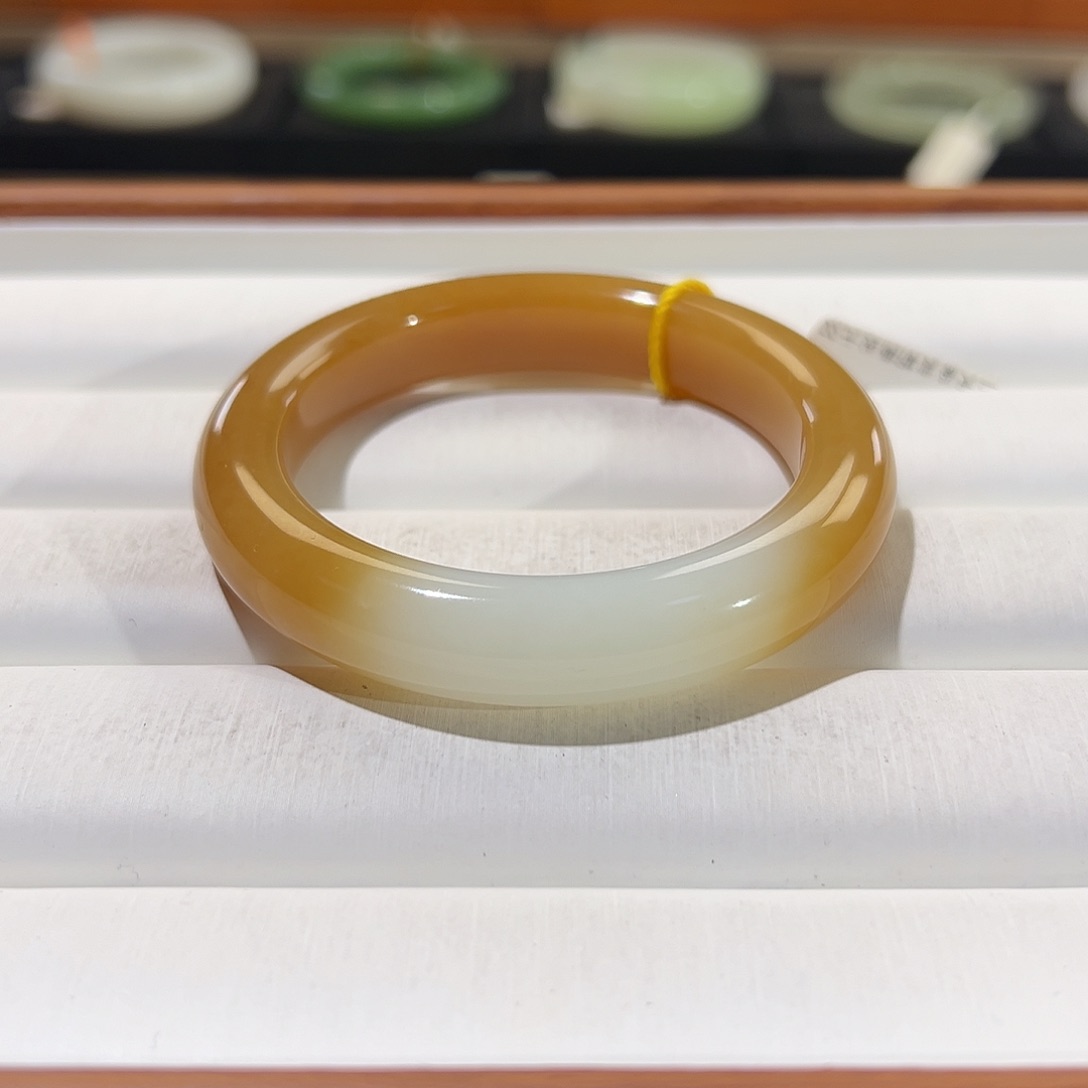 和田玉手镯未镶嵌糖白大漏