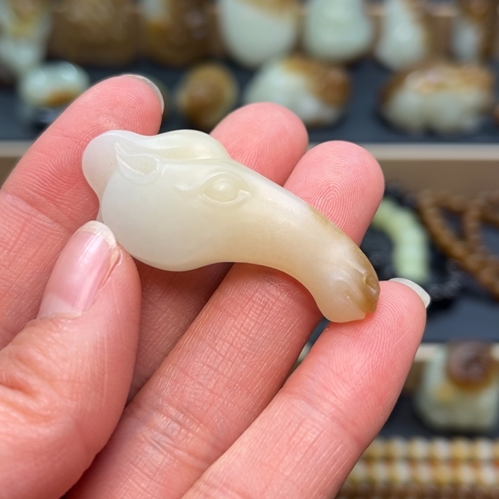 和田玉颈饰未镶嵌定制