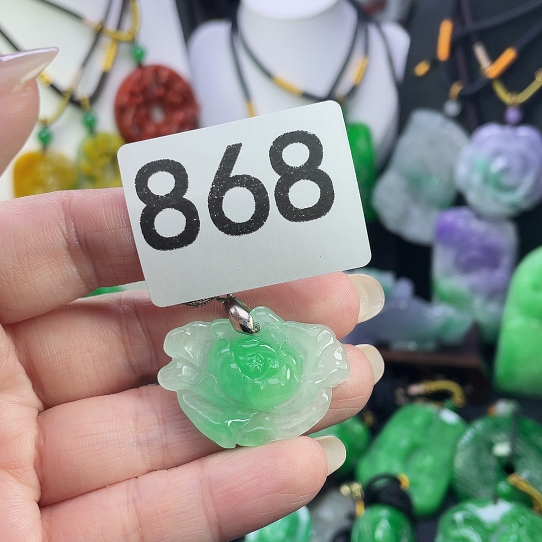 翡翠未镶嵌吊坠(赠链)