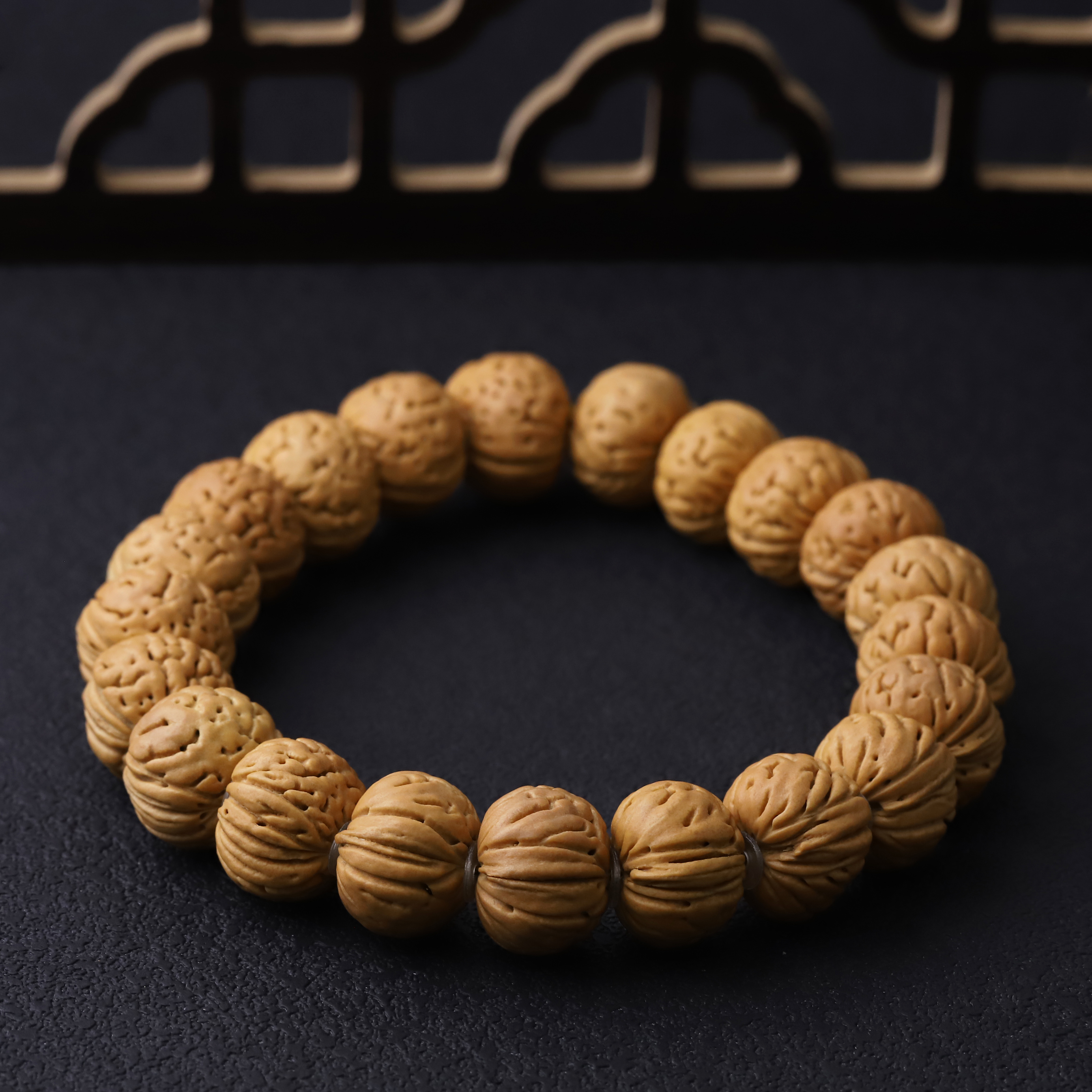 HT1223 原生态飞碟矮桩桃核文玩手串