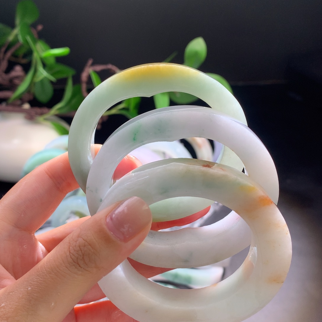 未镶嵌翡翠手镯定制翡翠多样性发一