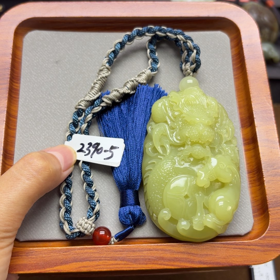 J***颈饰未镶嵌和田玉