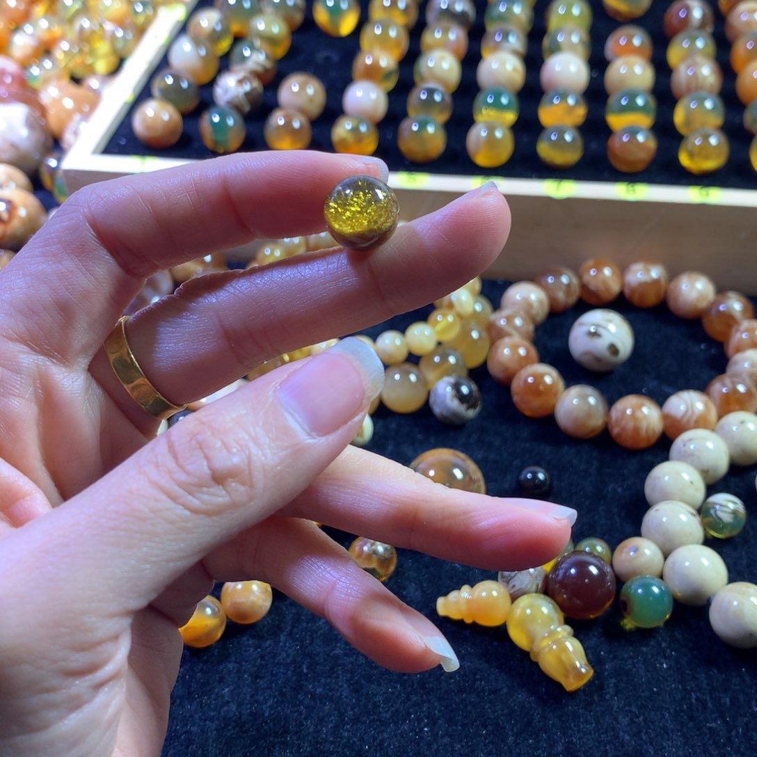 六***晴琥珀未镶嵌裸石金底沙蛋黄溶洞，打孔不退换